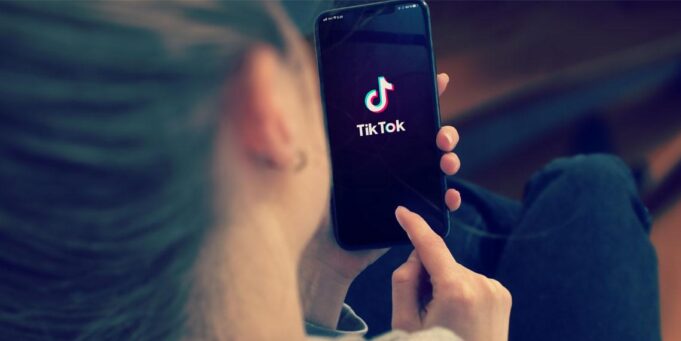 Viral Kültürün Yükselişi: TikTok Müzik Sektörünü Nasıl Değiştiriyor