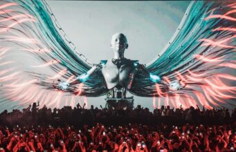 DJ Performanslarında Görsel Şovların Yükselişi: Müzik Geri Planda mı Kalıyor?